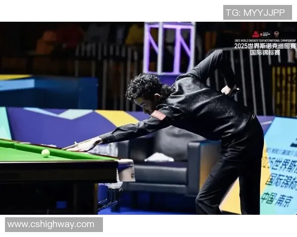 我国00后炸翻斯诺克球坛，吴宜泽四记破百横扫希金斯，国锦赛奖杯第三次留在我国